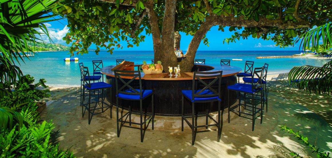 Round Hill Beach Bar