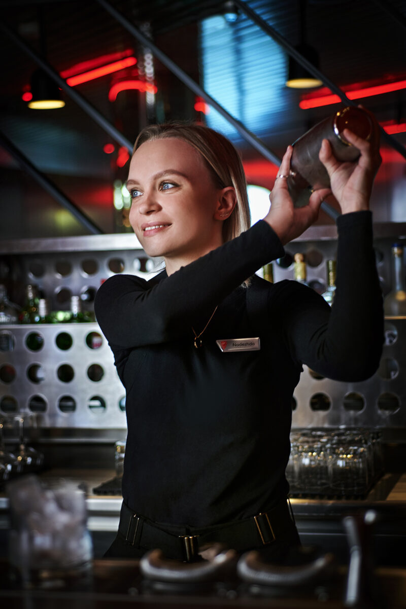 A bartender shakes a cocktail shaker at the Razzle Dazzle bar. 
UK Photoshoot / Atlantis
Shoot Dates: Sept 27-30, 2021
Usage: Full Buyout
Goal: Food & Beverages
Deliverables: Retouched images, gifs, and videos  TEAM
Photographer: Scott Grummett
https://www.scottgrummett.com
Agent: Terri Manduca
Food Stylist / AD: Elisa Merlo  CD: Christian Schrader
Art Buyer / Producer: Kathy Boos