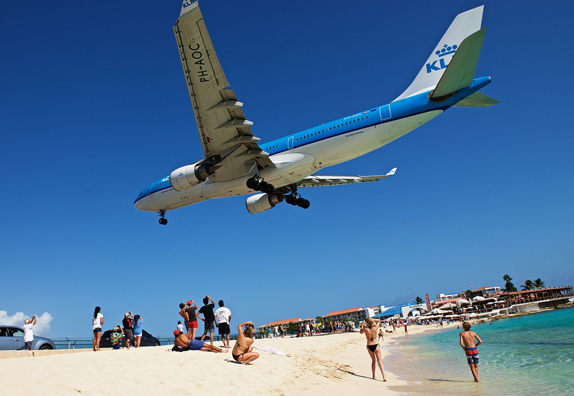sintmaarten-mahobeach-plane